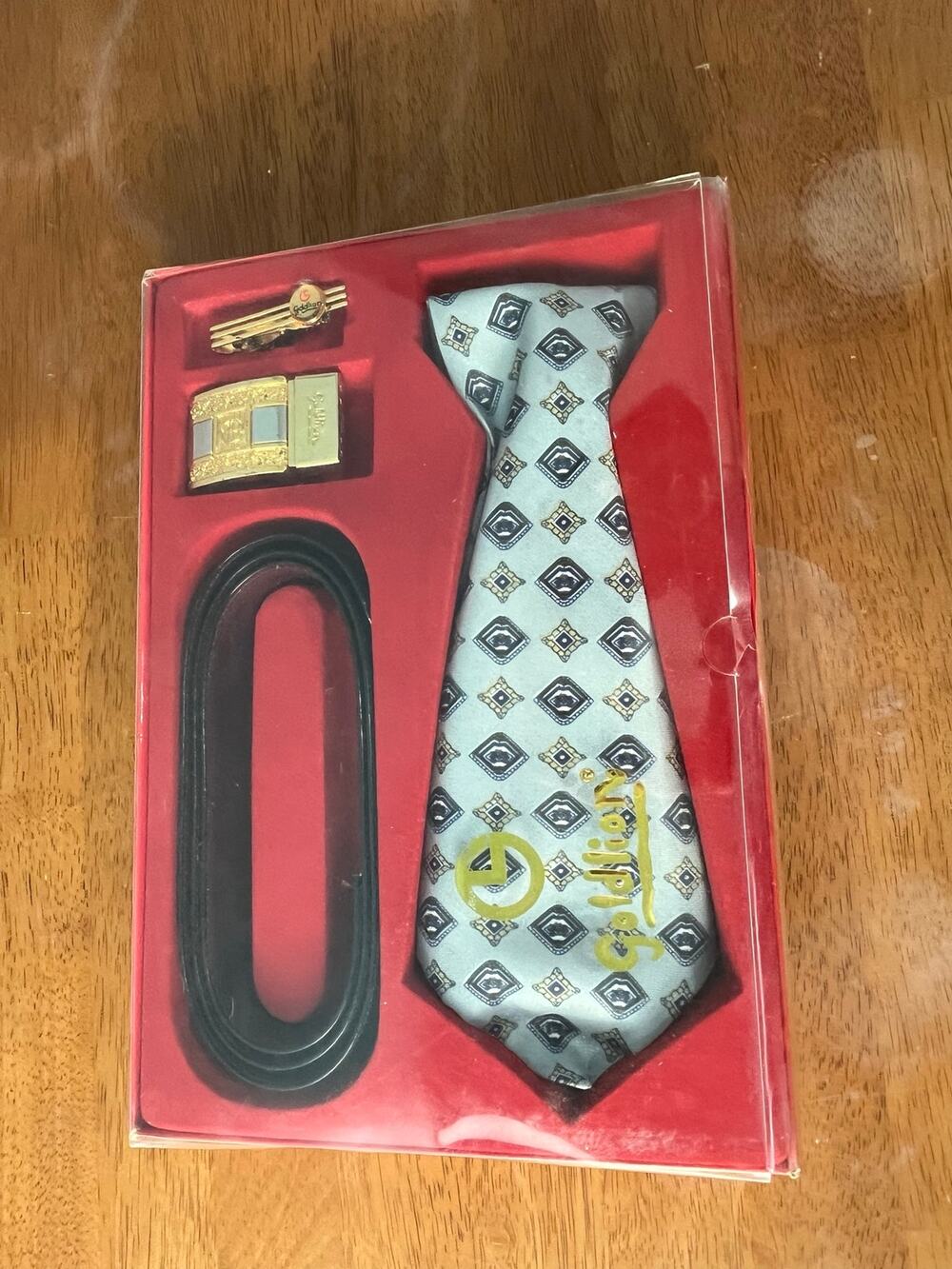 VTG Goldlion Gift Set Men's Leather Belt, Belt Buckle, Silk Necktie, Tie Tack